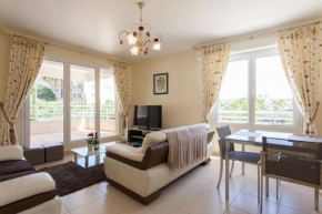 Two bedroom apartment with terrace in modern building in central Cannes near Palais & beaches - 1996